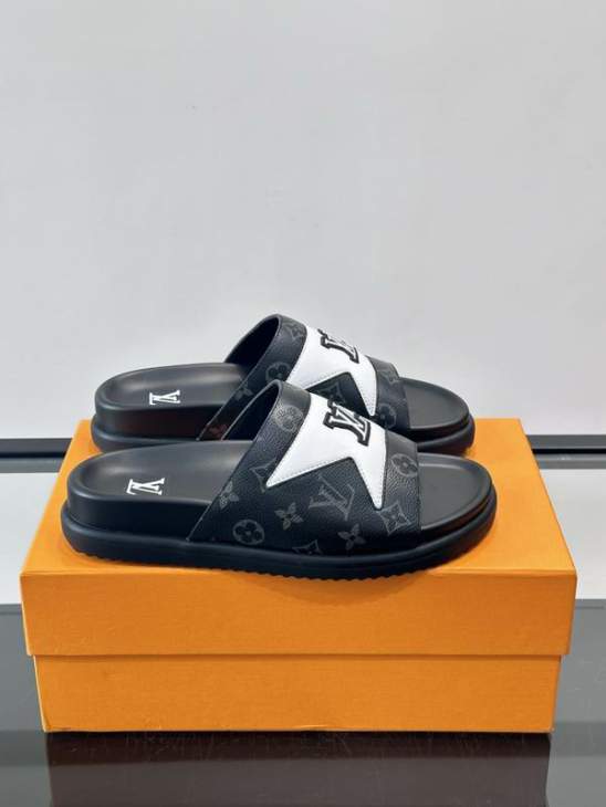 Picture of Louis Vuitton Slippers _SKULVsz38-46hnx05011511